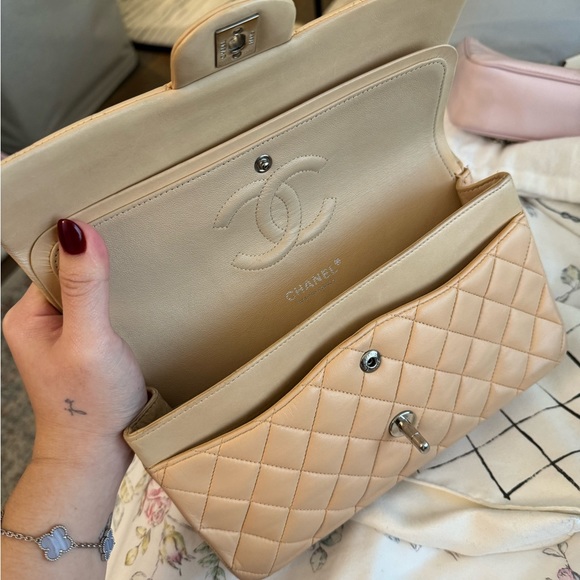 Chanel Classic Medium Flap (beige) - Picture 5 of 16